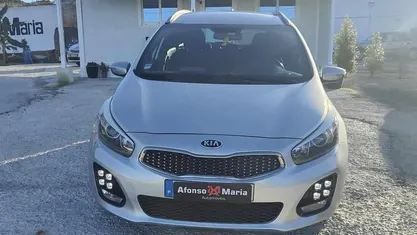Cinzento Usado 2018 Kia Ceed Citadino | € 11.650 (Preço justo)