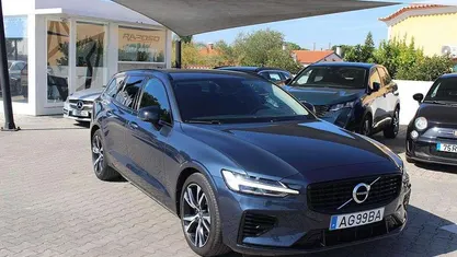 Cinzento Usado 2021 Volvo V60 Carrinha | € 29.500 (Preço justo)
