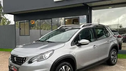 Cinza Usado 2018 Peugeot 2008 Active SUV | € 13.350 (Preço justo)