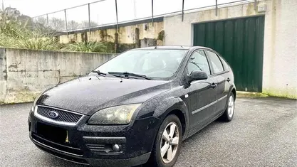 Usado Ford Focus 80 HP (58 kW) 2005 Preto