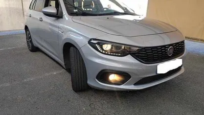 Usado Fiat Tipo Lounge 95 HP (69 kW) 2019 Cinzento (metalizado) Carrinha