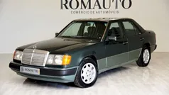 Verde Usado 1990 Mercedes E300 Sedan | € 23.500