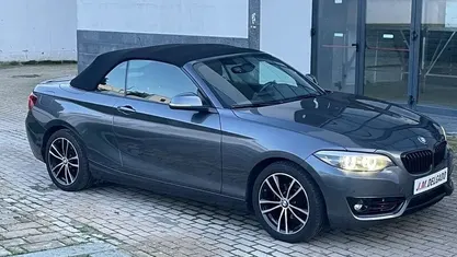 Cinzento Usado 2019 BMW 218 Sport Line Cabrios | € 24.900 (Preço justo)