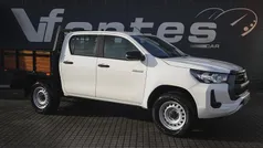 Branco Usado 2023 Toyota HiLux Pickup | € 39.980 (Preço justo)