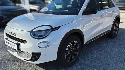 Usado Fiat 600 136 HP (100 kW) 2025 Branco SUV