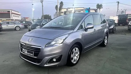 Cinzento Usado 2014 Peugeot 5008 Allure Monovolume | € 9.990 (Bom preço)