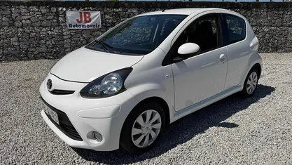 Branco Usado 2014 Toyota Aygo Citadino | € 7.850 (Preço justo)