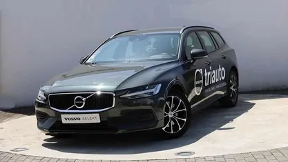 Usado 2022 Volvo V60 Momentum Carrinha | € 33.800 (Preço justo)