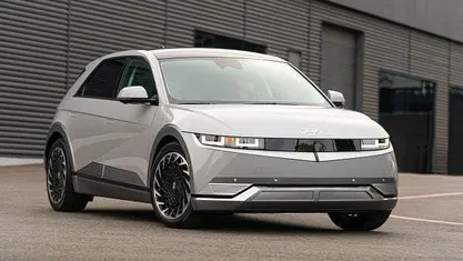 Cinzento Usado 2021 Hyundai Ioniq Citadino | € 28.000 (Preço justo)