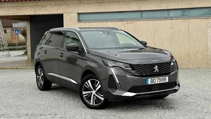 Usado Peugeot 5008 Allure 130 HP (95 kW) 2023 SUV
