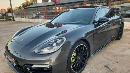 Usado Porsche Panamera 462 HP (339 kW) 2018 Cinzento