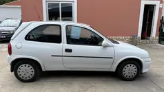 Branco Usado 1994 Opel Corsa Swing Sedan | € 1.750