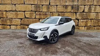 Branco Usado 2022 Peugeot e-2008 Allure SUV | € 21.750 (Preço justo)