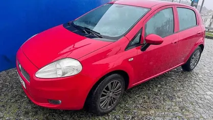 Usado Fiat Grande Punto 65 HP (47 kW) 2009 Vermelho Citadino