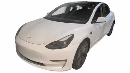Branco Usado 2023 Tesla Model 3 Standard Range Plus Sedan | € 30.950 (Preço justo)