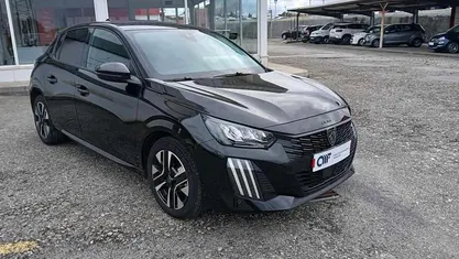 Preto Usado 2025 Peugeot 208 Allure Citadino | € 21.999 (Preço justo)