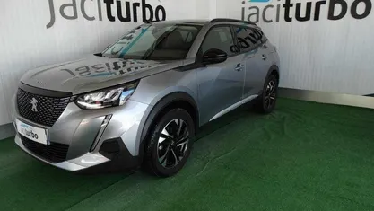 Usado Peugeot 2008 Allure 110 HP (80 kW) 2022 SUV