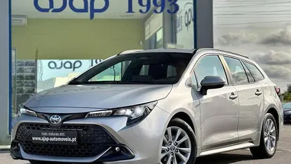 Cinza Usado 2024 Toyota Corolla Comfort Carrinha | € 28.370 (Preço justo)