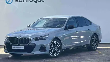 Cinzento Usado 2024 BMW 520 Sedan | € 53.490 (Preço justo)