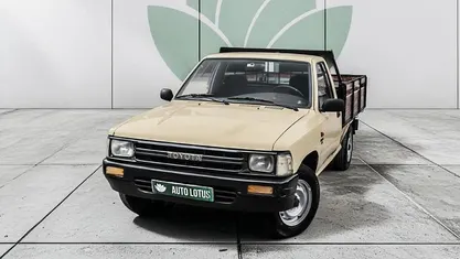 Usado Toyota HiLux 83 HP (61 kW) 1990 Castanho Pickup