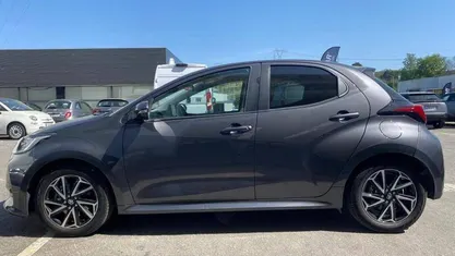 Cinza Usado 2022 Toyota Yaris Hybrid Comfort | € 20.750 (Preço justo)