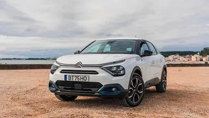 Branco Usado 2023 Citroën e-C4 Citadino | € 19.790 (Preço justo)