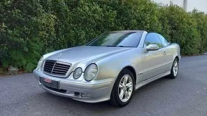 Usado Mercedes CLK200 163 HP (119 kW) 2001 Cinzento Sedan