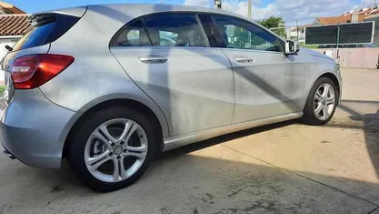 Cinzento Usado 2013 Mercedes A180 Citadino | € 12.500 (Bom preço)