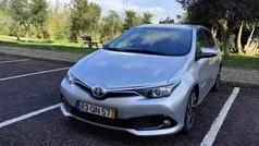 Cinzento Usado 2015 Toyota Auris Citadino | € 14.750 (Preço justo)