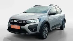 Cinza Usado 2023 Dacia Sandero Expression Citadino | € 17.490 (Preço justo)