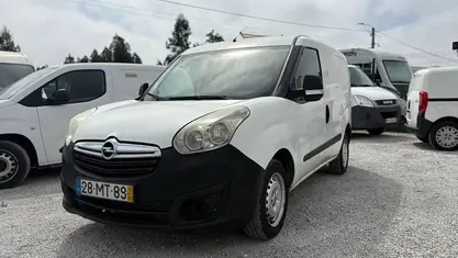 Branco Usado 2012 Opel Combo Monovolume | € 6.800 (Bom preço)