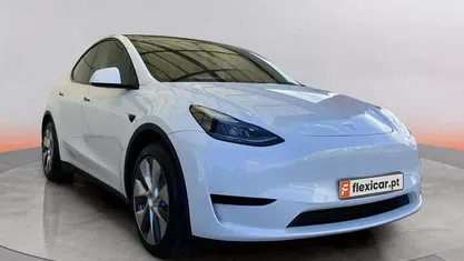 Branco Usado 2024 Tesla Model Y SUV | € 34.490 (Preço justo)