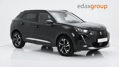 Usado Peugeot 2008 Allure 110 HP (80 kW) 2021 SUV