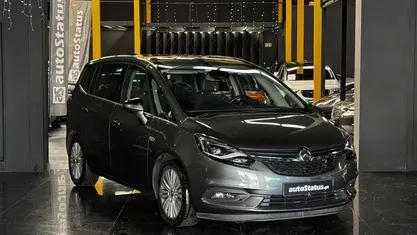 Usado Opel Zafira Innovation 134 HP (98 kW) 2017 Cinzento Monovolume
