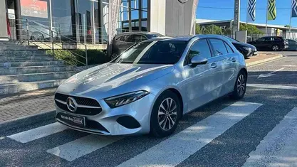 Cinzento Usado 2024 Mercedes 200 | € 29.950 (Preço justo)