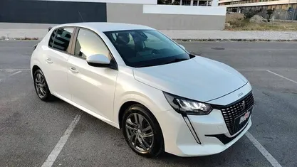 Branco Usado 2021 Peugeot 208 Active Citadino | € 14.250 (Preço justo)