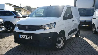 Branco Usado 2021 Peugeot Partner Monovolume | € 12.900 (Bom preço)