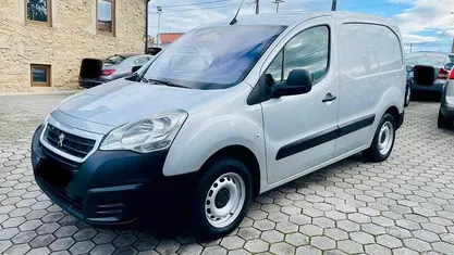 Usado 2017 Peugeot Partner Premium Monovolume | € 9.490 (Preço justo)