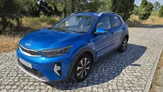 Azul Usado 2022 Kia Stonic SUV | € 16.000 (Preço justo)