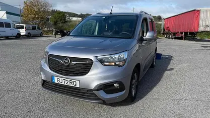 Cinzento Usado 2020 Opel Combo Monovolume | € 15.900 (Preço justo)