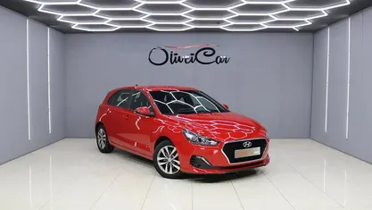 Usado Hyundai i30 120 HP (88 kW) 2021 Vermelho