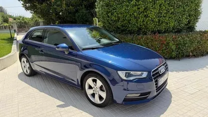 Usado Audi A3 Sport 110 HP (80 kW) 2015 Azul Citadino