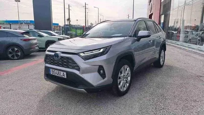 Cinzento Usado 2024 Toyota RAV4 Hybrid Comfort SUV | € 43.490 (Preço justo)