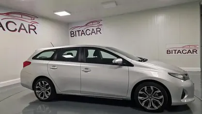 Cinzento Usado 2015 Toyota Auris Touring Sports Carrinha | € 13.950 (Preço justo)