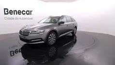 Cinzento Usado 2023 Skoda Superb | € 30.900 (Preço justo)