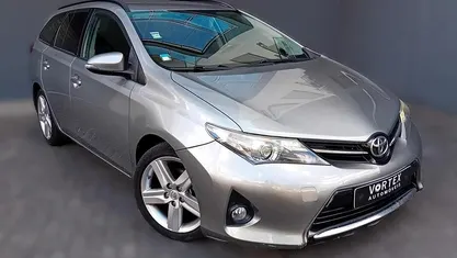 Cinzento Usado 2015 Toyota Auris Touring Sports Carrinha | € 10.500 (Bom preço)