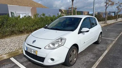 Usado Renault Clio II 75 HP (55 kW) 2011 Branco Sedan