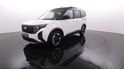 Usado Ford Tourneo 125 HP (91 kW) 2024 Branco