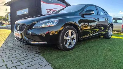Usado Volvo V40 120 HP (88 kW) 2017 Preto