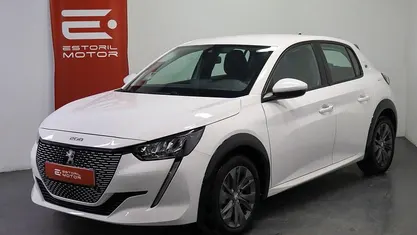 Branco Usado 2021 Peugeot e-208 Active Citadino | € 15.900 (Preço justo)